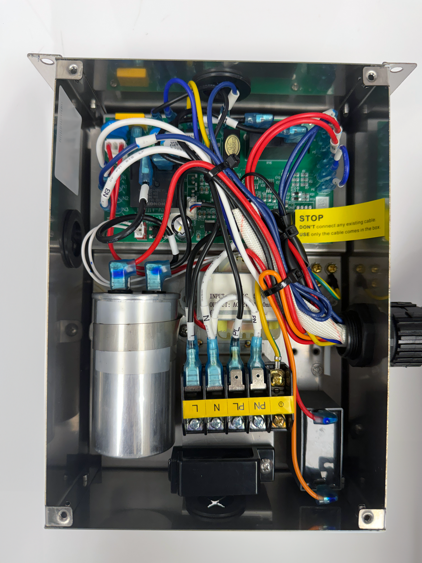 14,000 BTU Self-Contained Marine Air Conditioner & Heat Pump (208-230V)